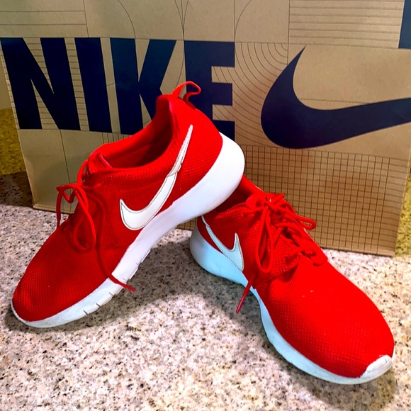 NIKE ROSHE. YOUTH 6 - Picture 4 of 8